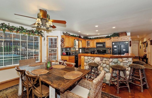 Big Bear Lake Cabin | Lakeview Escape by Destination Big Bear : Air Conditioning! Luxury! Pool Table! Pet Friendly! Great Yard! Master Suite!