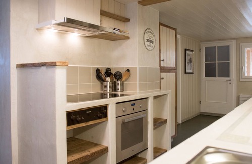 Ringgenberg Apartment | Lakeview Family Apartment. Sleeps 8, Ringgenberg-Lake Brienz, 4km to Interlaken