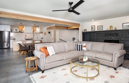 Lakeview House | Lakeview Golf Course - Private Pool/Hot Tub - Pet Friendly - Soap Lake, WA