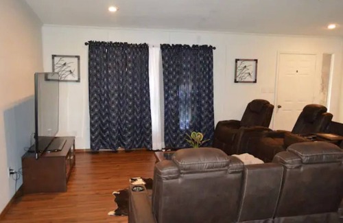 Salina House | Lakeview haven in the woods.