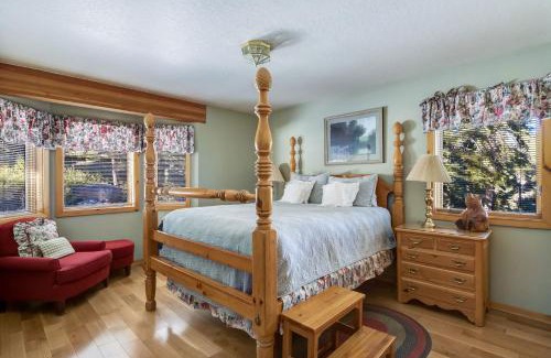 Ridgewood House | Lakeview Hideaway 3BDR for 8 w Private Hot Tub