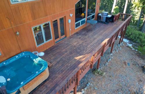 Ridgewood House | Lakeview Hideaway 3BDR for 8 w Private Hot Tub