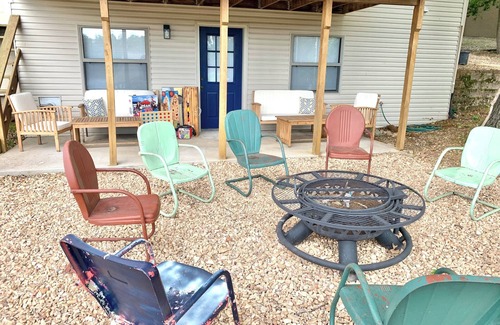 Shell Knob House | Lakeview Landing, 2 min walk to lake, trailer parking, picturesque, games, WIFI!