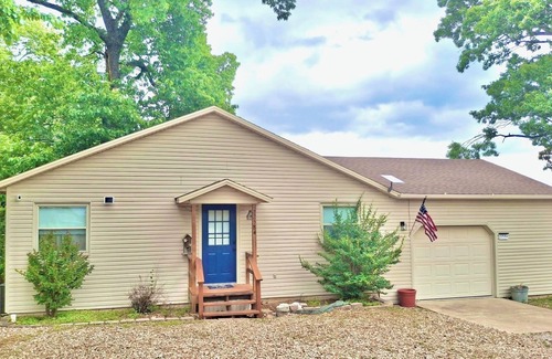 Shell Knob House | Lakeview Landing, 2 min walk to lake, trailer parking, picturesque, games, WIFI!