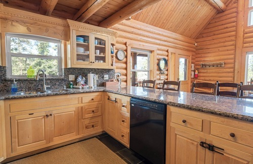 Boulder Bay Cabin | Lakeview Lodge - Across the street from the lake, Log Cabin, Arcade Game ,Lake Views ,NatlForest