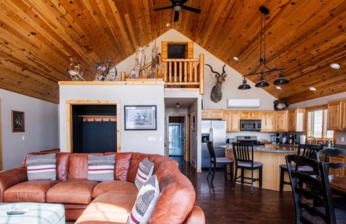 Carpenter Cabin | Lakeview Lodge by Double P Ranch: Premier Hunting & Fishing Clark, South Dakota