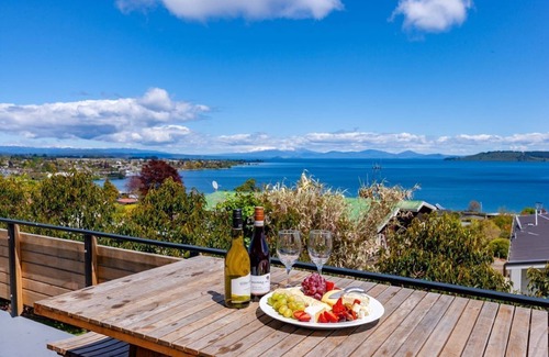 Hilltop House | Lakeview Lookout Taupo Central