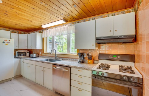 Searsport Cottage | Lakeview Maine Retreat w/Fire Pit, Grill & Canoe