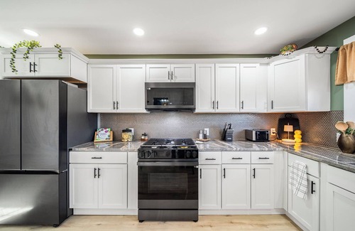 Ashtabula House | Lakeview Modern Stay Near Beaches, GOTL, and Spire