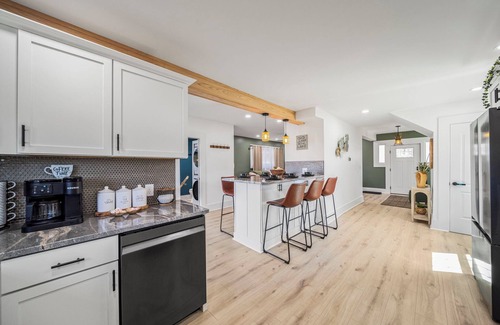 Ashtabula House | Lakeview Modern Stay Near Beaches, GOTL, and Spire