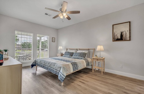 Seven Coves House | Lakeview oasis of Lake Conroe- 30 second drive to the water!