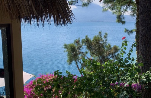 San Antonio Palopo Villa | Lakeview on the Rocks