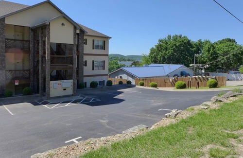 Indian Point Condo | Lakeview Penthouse, Amazing Views—3BR/2BA Relax in Branson Condo, Indian Point