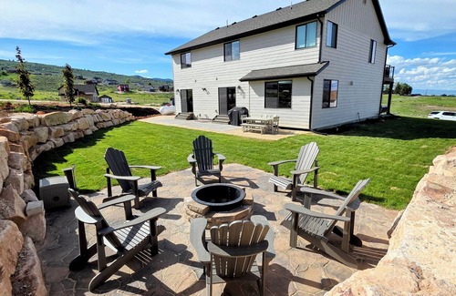 Sweetwater House | Lakeview Retreat-Home overlooking Bear Lake Sleeps 30 w/Ideal beach/pool access