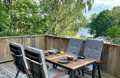 Sjuntorp Villa | Lakeview spacious family home