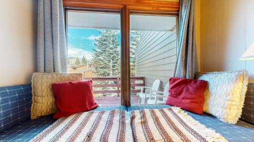 Mammoth Lakes Apartment | Lakeview Villas #28 condo