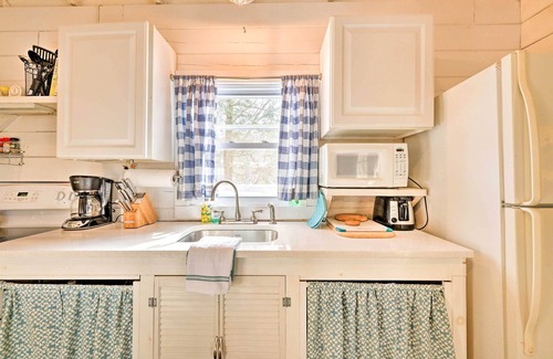 Poyntelle Cottage | Lakewood Cottage w/Private Lake Access & Canoes!