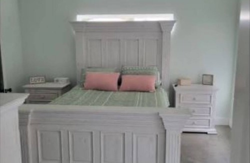 Zavalla House | Lakin It Easy