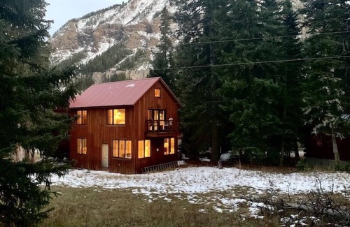 Cooke City-Silver Gate Cabin | Lamar Valley Cabins are spacious modern-rustic cabins one mile from Yellowstone