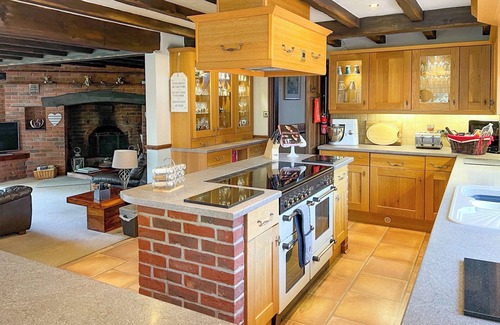 Addlethorpe Cottage | Lambourne House - UKC2831