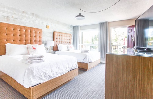 Town Centre Hotel | Lamphouse I Double Queen with View Room