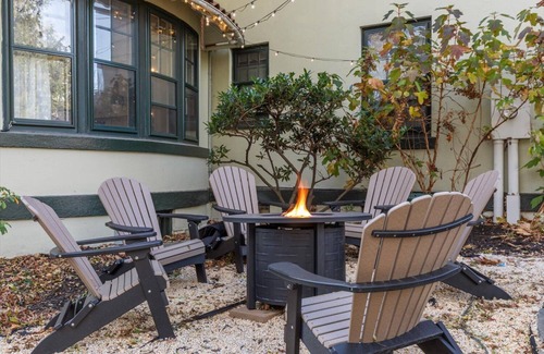 Lancaster Cottage | Lancaster Carriage House w/Fireplace & Jacuzzi
