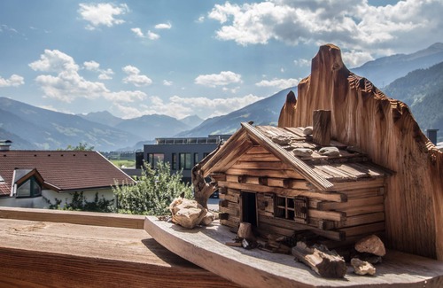 Uderns Apartment | Landhaus Linden, new apartment in a prime location in the Zillertal