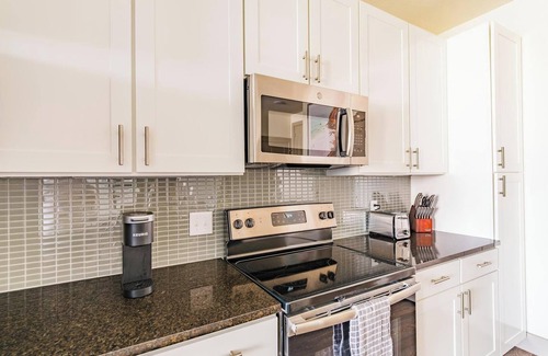 Conroe Apartment | Landing | Amazing 1BD, Gym, Yoga Studio