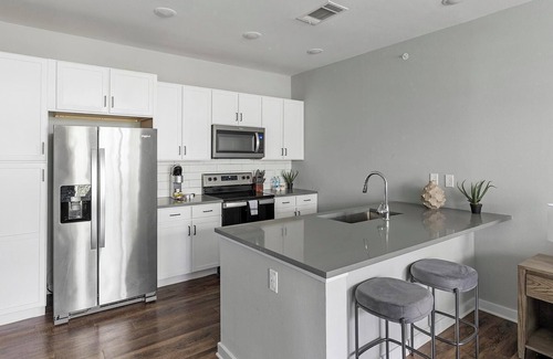 Madison Apartment | Landing | Amazing 1BD, Pool, Gym