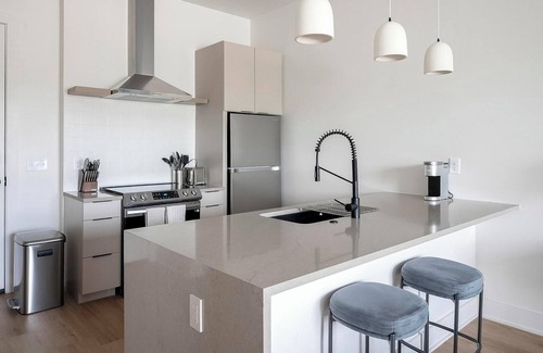 Inglewood Apartment | Landing | Amazing 1BD, Rooftop Lounge