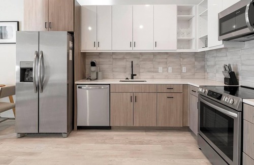 Richmond Apartment | Landing at 1510 Belleville - 1 Bedroom in Scott.