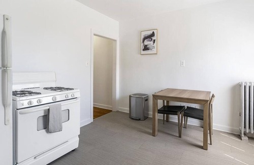 North Kenwood Apartment | Landing at 4455 S. Greenwood Avenue - Studio in Kenwood