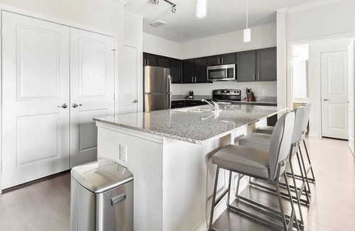 Burleson Apartment | Landing at Auberge of Burleson - 1 Bedroom in Downtown Burleson
