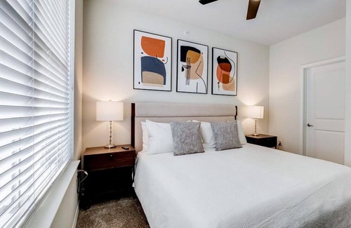 Burleson Apartment | Landing at Auberge of Burleson - 1 Bedroom in Downtown Burleson
