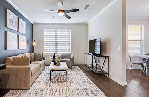 Burleson Apartment | Landing at Auberge of Burleson - 1 Bedroom in Downtown Burleson