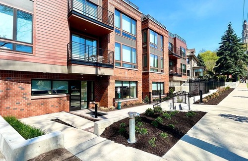 Little Italy Apartment | Landing at Baricelli - 1 Bedroom in University .