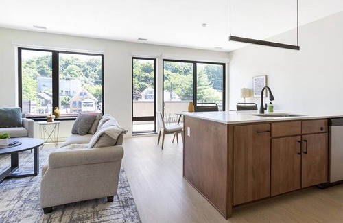 Little Italy Apartment | Landing at Baricelli - 2 Bedrooms in University Circle