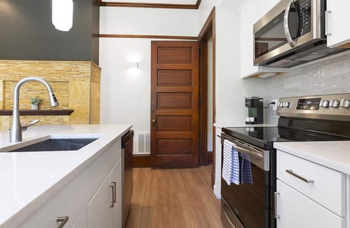 Little Italy Apartment | Landing at Baricelli - 1 Bedroom in University Circle