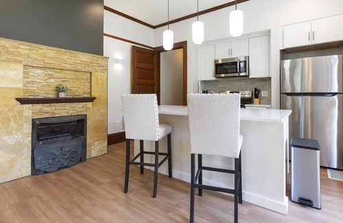 Little Italy Apartment | Landing at Baricelli - 1 Bedroom in University Circle