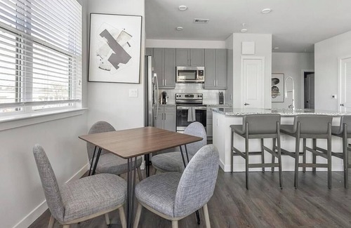 Spring Branch East Apartment | Landing at Bellrock Memorial - 2 Bedrooms in Northwest Houston