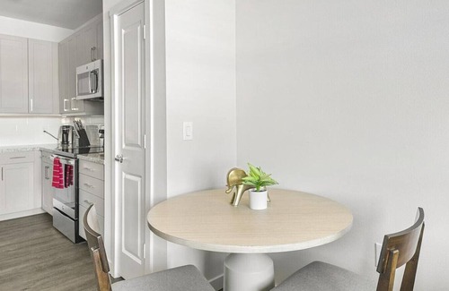 Spring Branch East Apartment | Landing at Bellrock Memorial - 1 Bedroom in Northwest Houston
