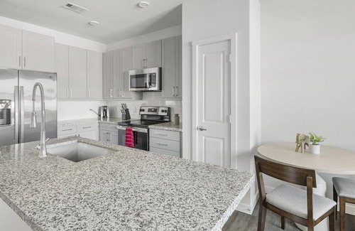 Spring Branch East Apartment | Landing at Bellrock Memorial - 1 Bedroom in Northwest Houston
