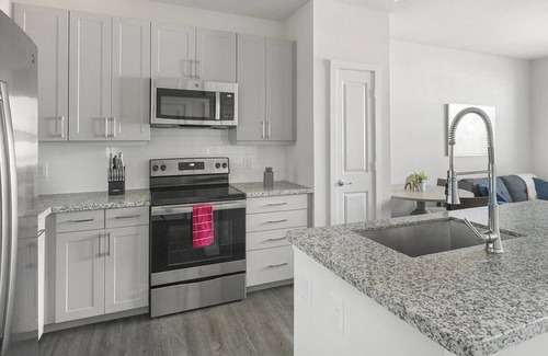 Spring Branch East Apartment | Landing at Bellrock Memorial - 1 Bedroom in Northwest Houston