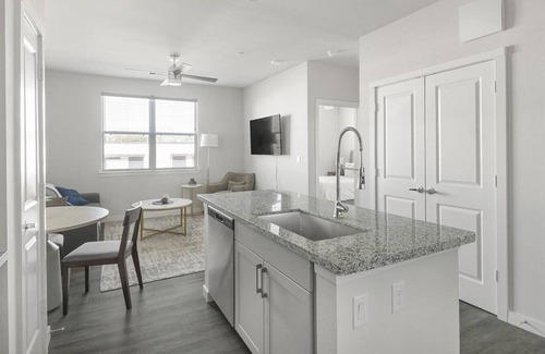 Spring Branch East Apartment | Landing at Bellrock Memorial - 1 Bedroom in Northwest Houston