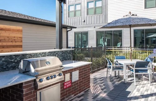 Spring Branch East Apartment | Landing at Bellrock Memorial - 1 Bedroom in Northwest Houston