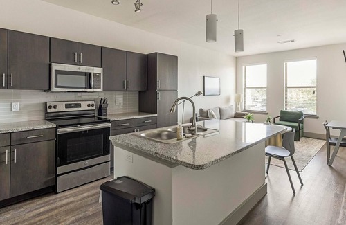 Haltom City Apartment | Landing at Bellrock Upper North - 1 Bedroom in .