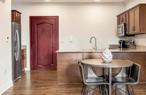 Overland Park Apartment | Landing at Carson Street Towers - 3 Bedrooms in.