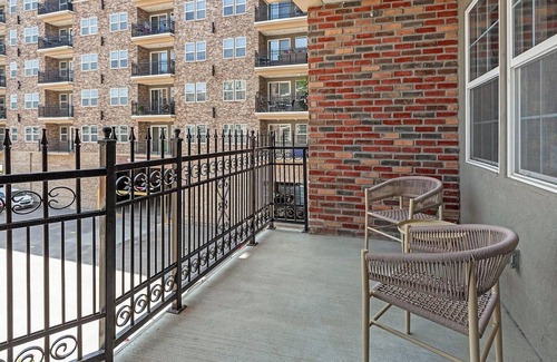 Overland Park Apartment | Landing at Carson Street Towers - 1 Bedroom in .