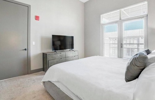 Westlake Apartment | Landing at Crocker Park Living - 1 Bedroom in Downtown Westlake