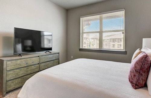 Denton Apartment | Landing at Discovery Park - 1 Bedroom in Downtown Denton